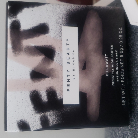 Fenty highlighter - Picture 3 of 6